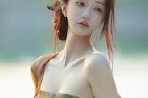 某男团成员深夜出行被拍同行神秘女子身份引发猜测