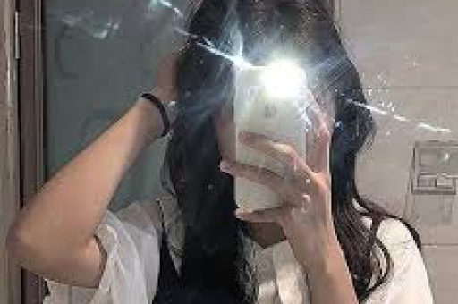 包文婧直播护夫战升级！全网吃瓜痞帅夫妇审美撕裂战
