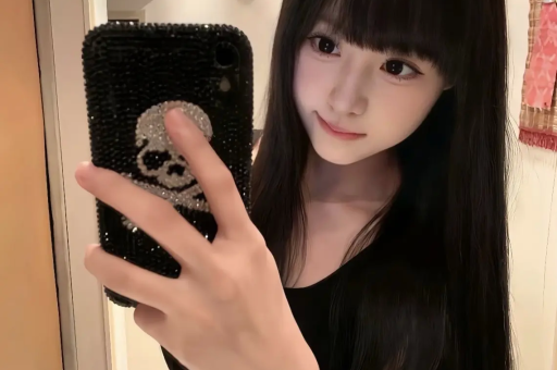 网友吃瓜！震惊！她的前任曝出惊天内幕吃瓜群众震惊！